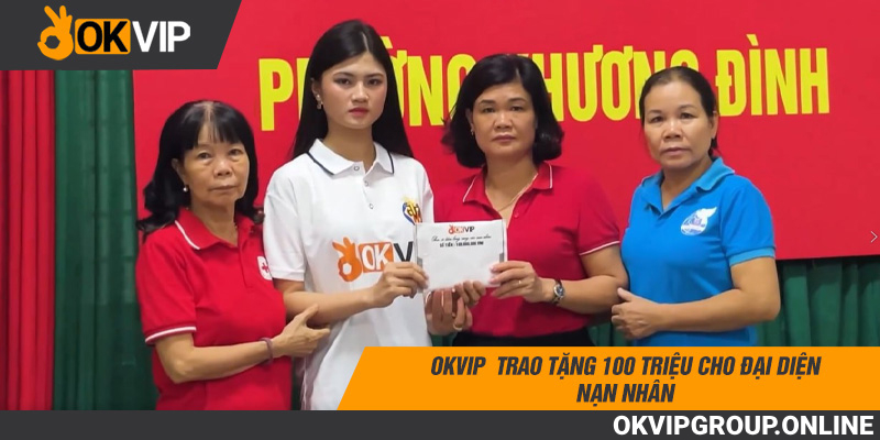 Hình ảnh đại diện của tập đoàn OKVIP trao quà